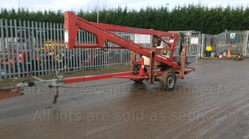 2005 NIFTYLIFT 120 fast tow cherry picker (s/n 01 13480) with hydraulic legs