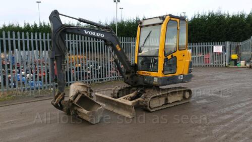 2006 VOLVO EC25 rubber tracked excavator with 3 x buckets, blade, piped & Q/hitch (s/n 28112162)