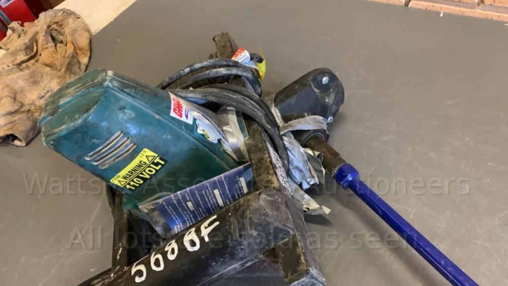 MAKITA 110v paddle mixer Day 2 Carlton Timed Sale (Main building