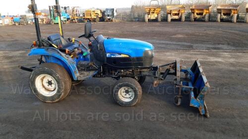 NEW HOLLAND TC24D 4wd diesel hydrostatic compact tractor c/w snow plough, 3 point linkage, pto, spool valve (OU08 BSY)