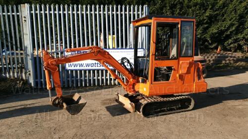 BOBCAT 320 rubber tracked excavator with bucket, blade & cab