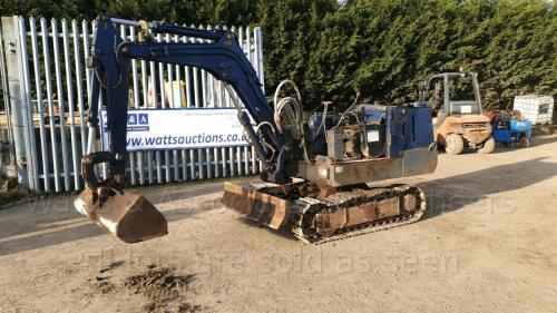 YANMAR 3t steel tracked excavator (s/n 10999) with bucket, blade & piped