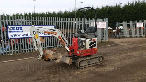 2017 TAKEUCHI TB210 rubber tracked excavator (s/n 2111001520) with 3 buckets, blade, piped & expanding tracks