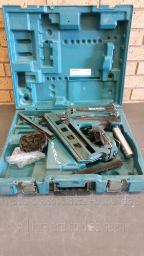 MAKITA GN900 cordless nail gun c/w case