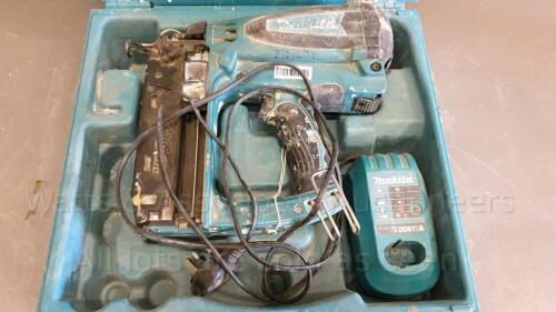 MAKITA GF600 cordless nail gun c/w case