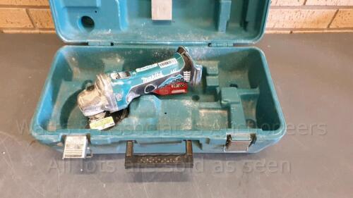 MAKITA DGA452 cordless angle grinder c/w case