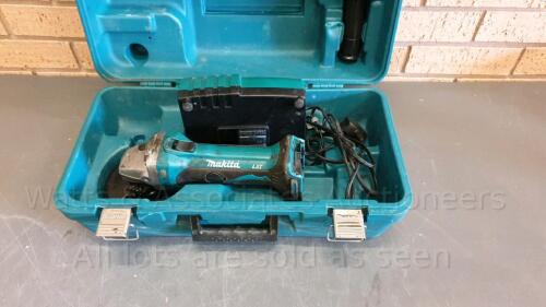 MAKITA DGA452 cordless angle grinder c/w case