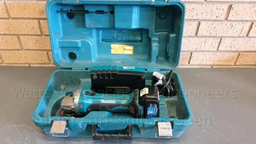 MAKITA DGA452 cordless angle grinder c/w case