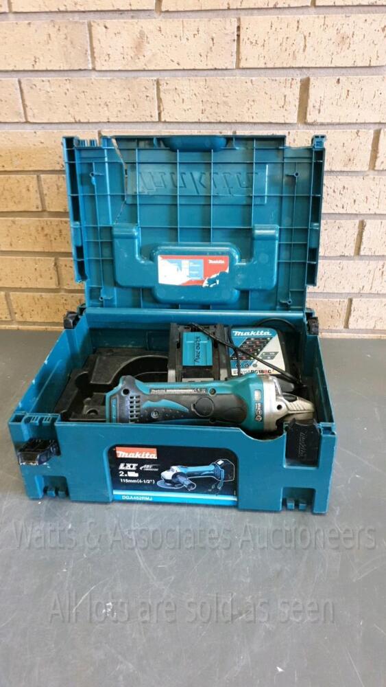 MAKITA DGA452 cordless angle grinder c/w case Day 2 Carlton Timed
