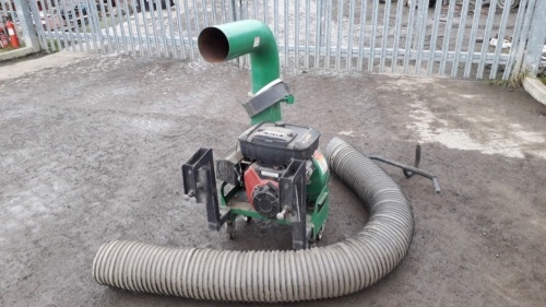 BILLY GOAT 18hp vanguard debris vacuum loader c/w suction hose