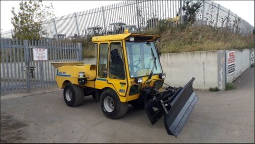 1996 WULFF MULTIHOG 800 4x4 hydraulic tool carrier c/w snow plough & salt spreader attached