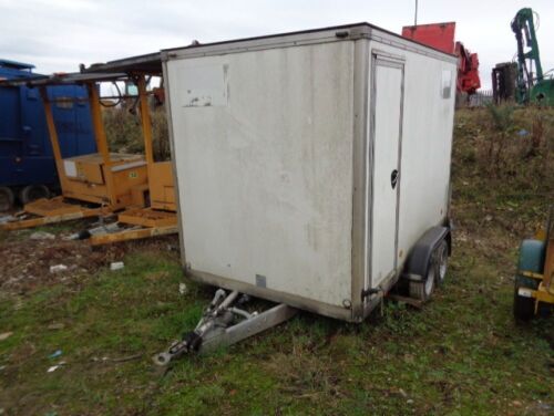 Twin axle box trailer with transformer oil transfer tanks