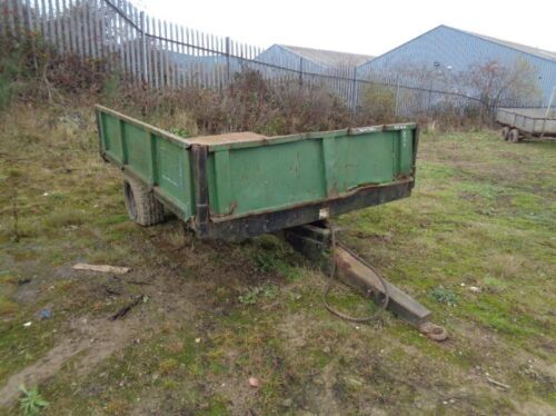 Single axle tractor tipping trailer