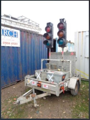 PIKE single axle traffic light trailer c/w 2-way signals (3162996)