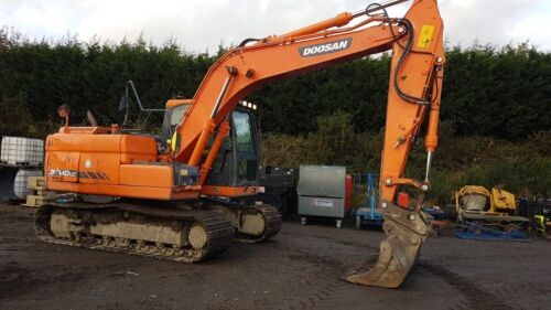 2014 DOOSAN DX140 14t steel tracked excavator (s/n AE0050264) with bucket, Q/hitch & piped