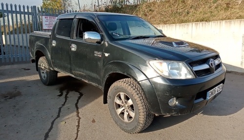 2006 TOYOTA HILUX 3.0 D4D auto double cab pickup, c/w rear load cover (Black) (GN06 ZSX) (MoT 20th April 2021) (V5 & MoT in office)