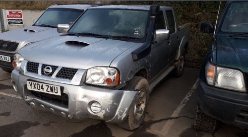 2004 NISSAN NAVARA D22 2.5DI 4wd pickup (YX04 ZWU) (silver)(V5 in office)