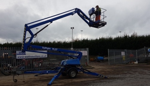 2008 UPRIGHT TL37 fast tow cherry picker with hydraulic legs