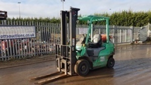 2015 MITSUBISHI FG25NT 2.5t gas driven forklift truck (s/n CF17E-53516) with duplex mast