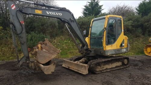 2005 VOLVO EC55 rubber tracked excavator (s/n: Y32946) with 4 buckets, blade & piped