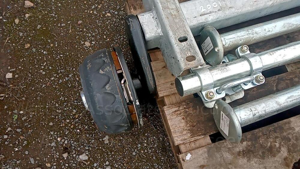 INDESPENSION trailer axle & prop stands Day 3 Carlton Timed Sale (Attachments, Builders