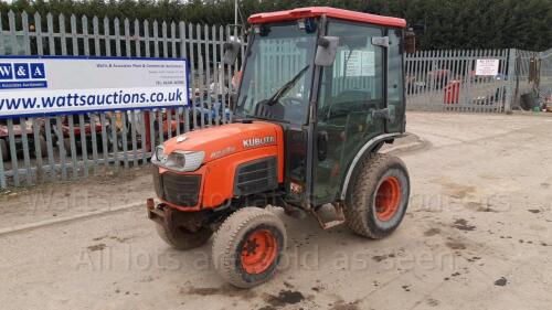 KUBOTA B2530 4wd compact tractor c/w full cab, 3 point linkage, top link, pto, spool valve, manual shuttle S/n:B2530D31359