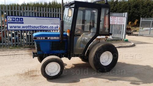 FORD 1520 4wd tractor c/w 3 point linkage, pto, spool valve & full cab (s/n UH29332)