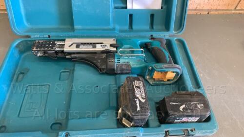 MAKITA 18v cordless screw gun c/w case