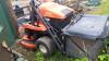 2004 KUBOTA GZD15 diesel zero turn mower c/w Glide Cut high tip collector (s/n 60155) (oil leak) - 13