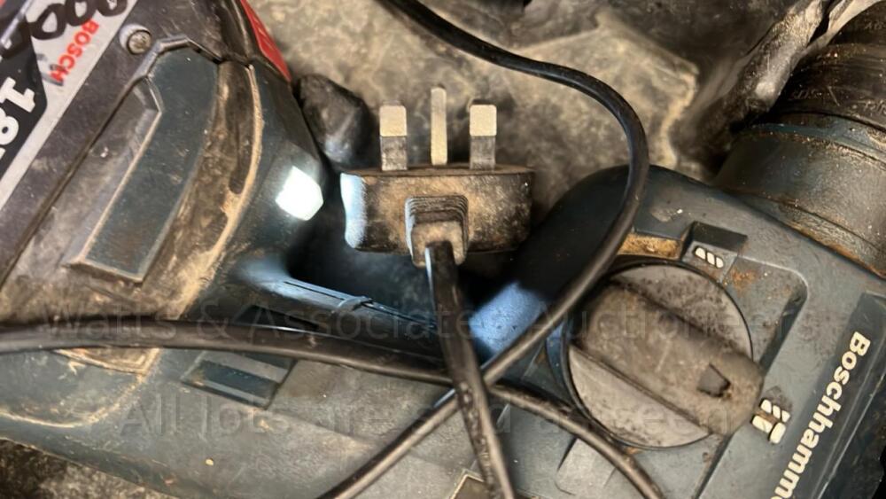 BOSCH 18v cordless hammer drill c/w case Day 2 Carlton Timed Sale