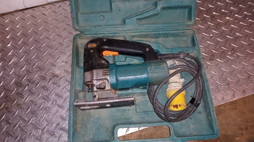 MAKITA 4304 110v jigsaw c/w case