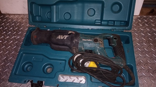 MAKITA 110v reciprocating saw c/w case