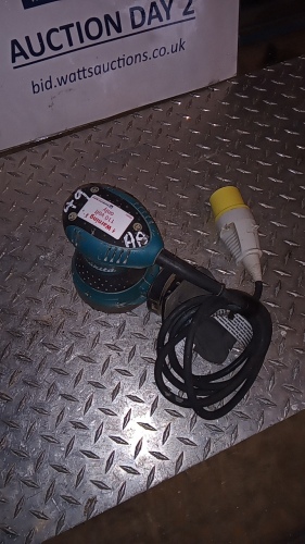 MAKITA BO5030 110v orbital palm sander