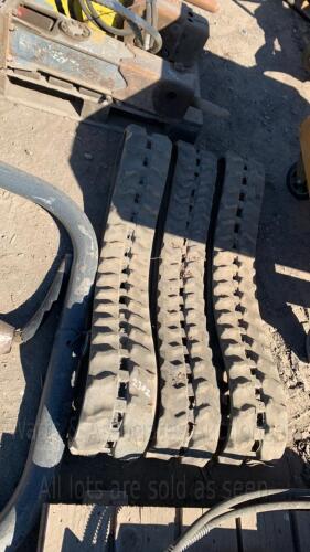 3 x rubber tracks to suit JCB, KUBOTA / TAKEUCHI (180 x 72 x 37)