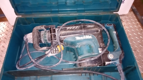 MAKITA HM1213C 110v breaker c/w case