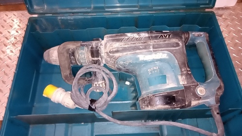 MAKITA HM1213C 110v breaker c/w case