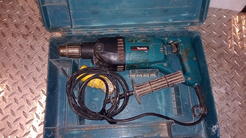 MAKITA 8406 110v core drill c/w case