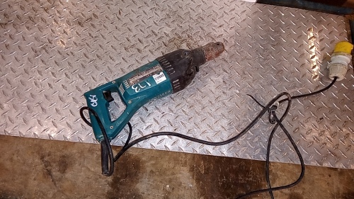 MAKITA 8406 110v core drill