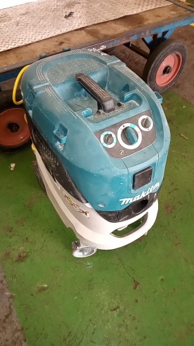 MAKITA 110v vacuum