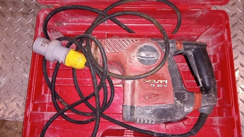 HILTI TE30 110v breaker c/w case