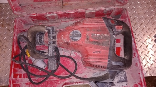 HILTI TE700AVR 110v breaker c/w case