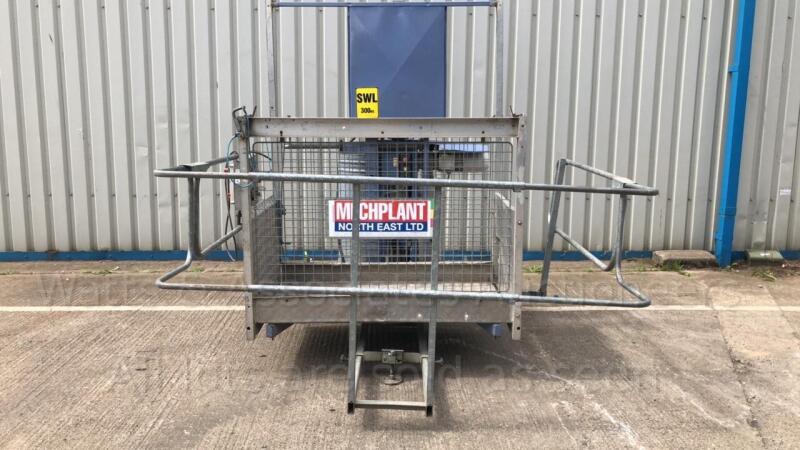 2007 GEDA 300Z Type materials hoist unit. 300kg load capacity & 3 persons carrying capability. 770mm x 1400mm platform, 240v single phase. 50m cable. S/n 1643004473 (Fleet 5) base enclosure, hand control & upper limit trip