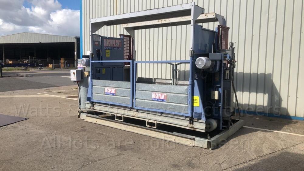 2008 GEDA 1500ZZP Type ED passenger/materials hoist unit with roof