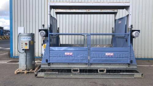 2004 GEDA 1500ZZP Type ED passenger/materials hoist unit with roof assembly. 2,000kg load capacity & 7 persons carrying capability. 2900mm x 1800mm platform, 415v/3 phase. 50m cable. S/n 1700600570 (Fleet 3) with base enclosed gates, hand control & upper