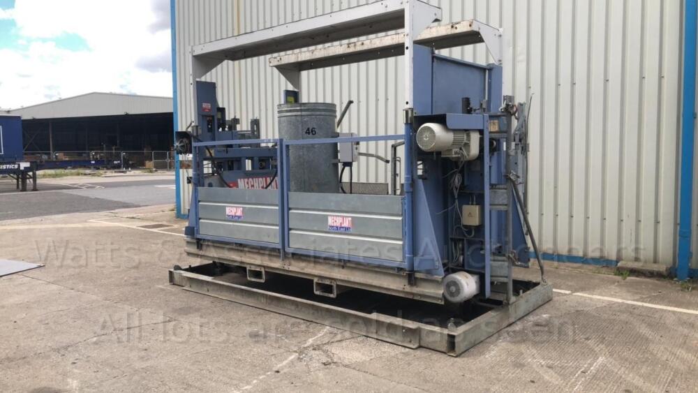 2006 GEDA 1500ZZP Type ED passenger/materials hoist unit with roof