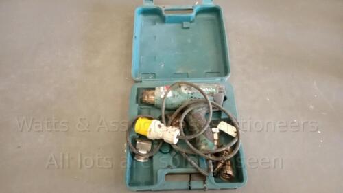 MAKITA 110v heat gun c/w case