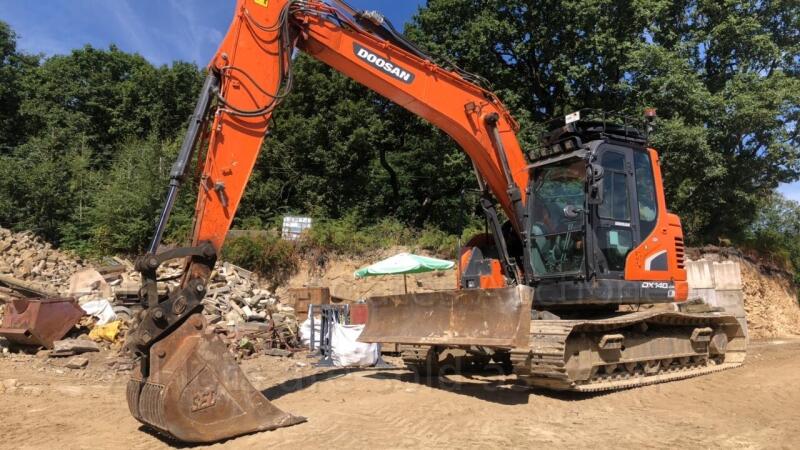 2020 DOOSAN DX140LCR-5 16t steel tracked excavator S/n: DXCCEBBSKK0020370 with P.A.T blade, dual lines, GEITH Q/hitch & boxing ring (located HAGG WOOD yard)
