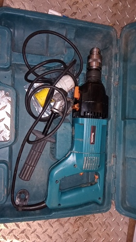 MAKITA 8406C 110v core drill c/w case