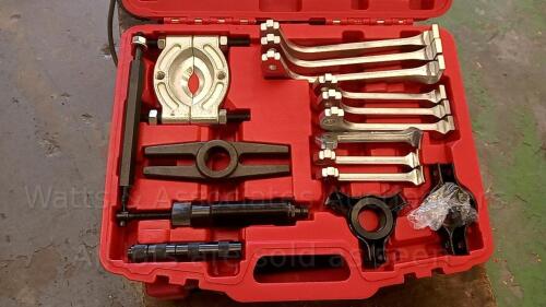 SAMTOOL hydraulic gear puller set c/w case