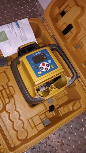 TOPCON RL-SV25 laser level c/w case